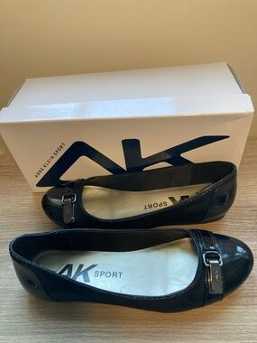 Anne Klein Sport acacia Black Patent-Trim round toes slip on shoes 7,5